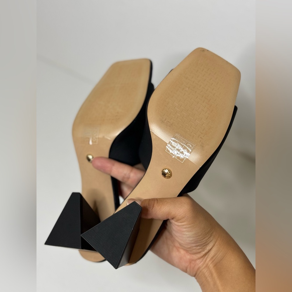 CHARLES & KEITH LEATHER TRAPEZE HEEL MULE SIZE 35 - Picture 6 of 8